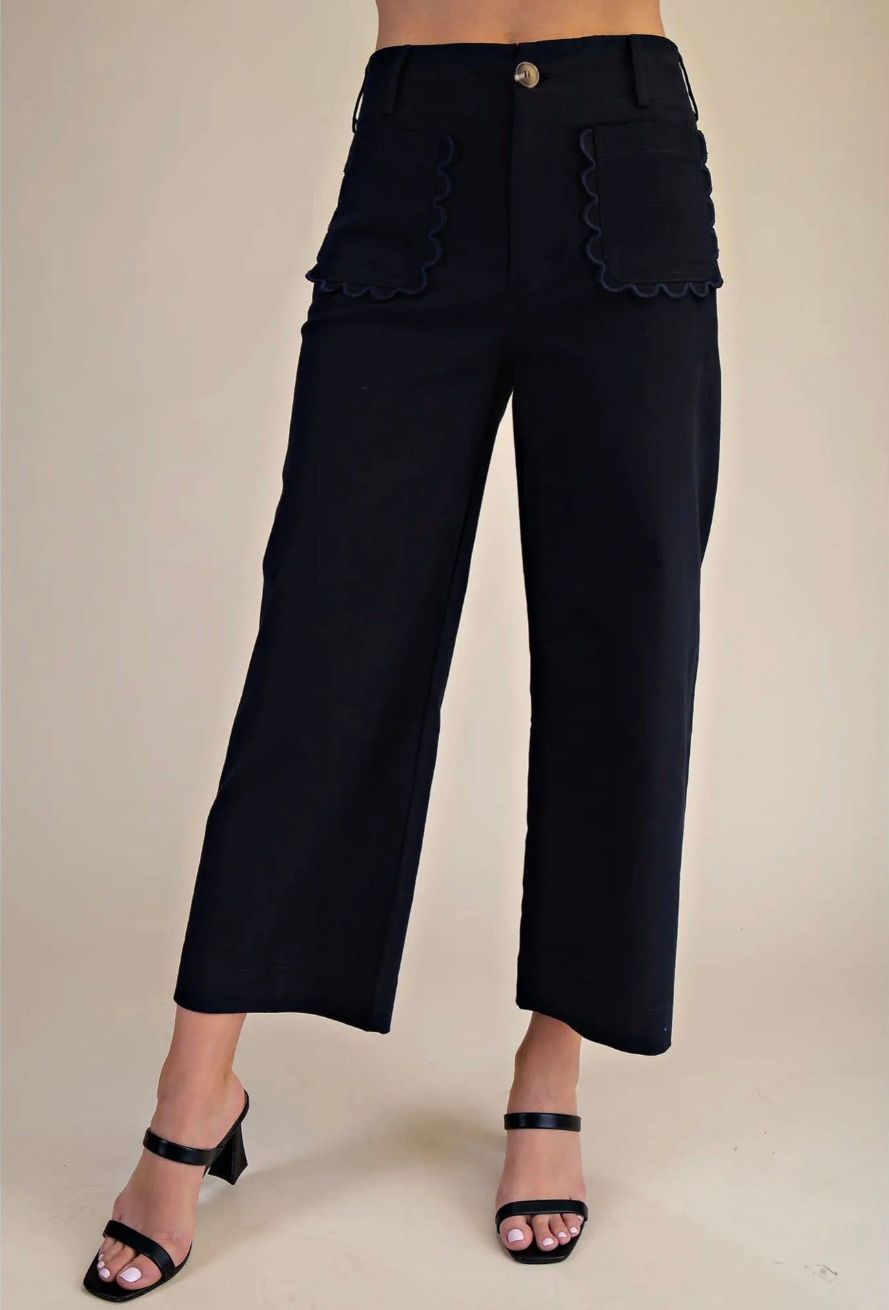 Cropped Wide-Leg Scallop Pocket Pants