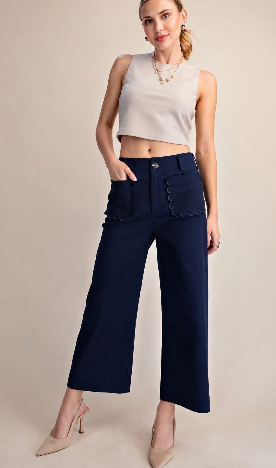 Cropped Wide-Leg Scallop Pocket Pants