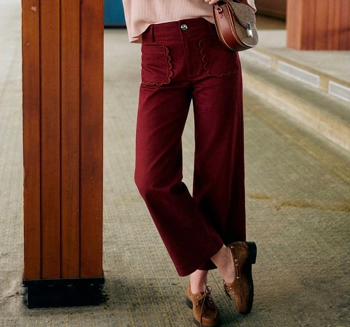 Cropped Wide-Leg Scallop Pocket Pants